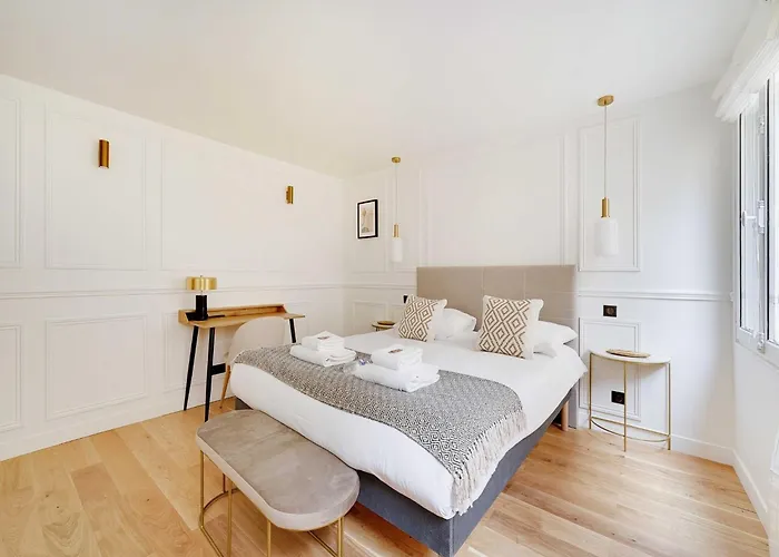 Luxurious Getaway 1bdr 2p- Eiffel Tower Invalides Apartment