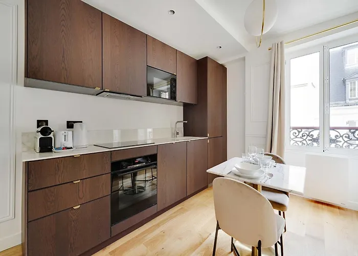 Luxurious Getaway 1bdr 2p- Eiffel Tower Invalides Parigi