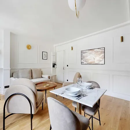 Luxurious Getaway 1bdr 2p- Eiffel Tower Invalides Apartment Paris