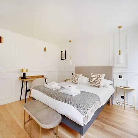 Luxurious Getaway 1bdr 2p- Eiffel Tower Invalides Apartment